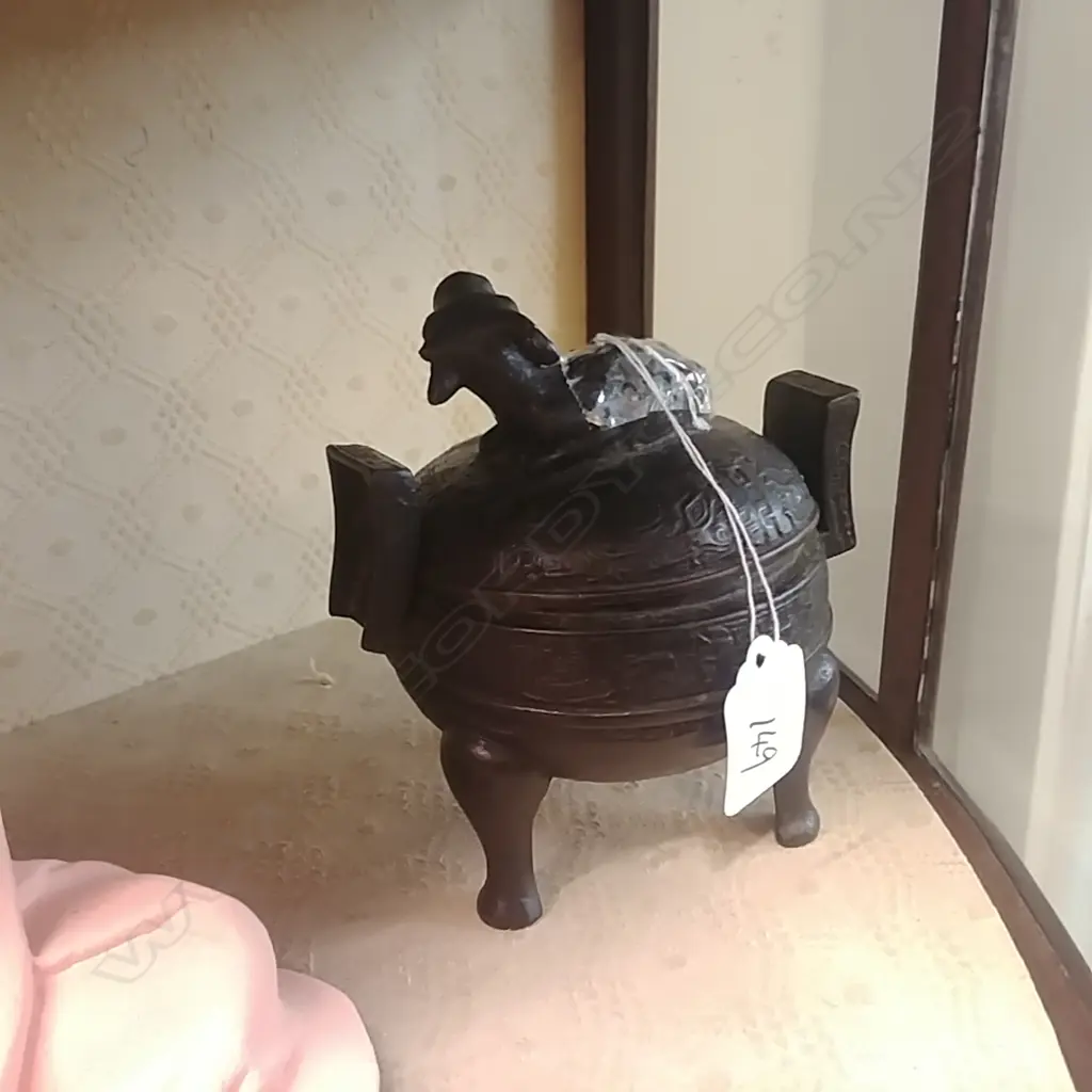 SMALL BRONZE LIDDED BOX Image 1++