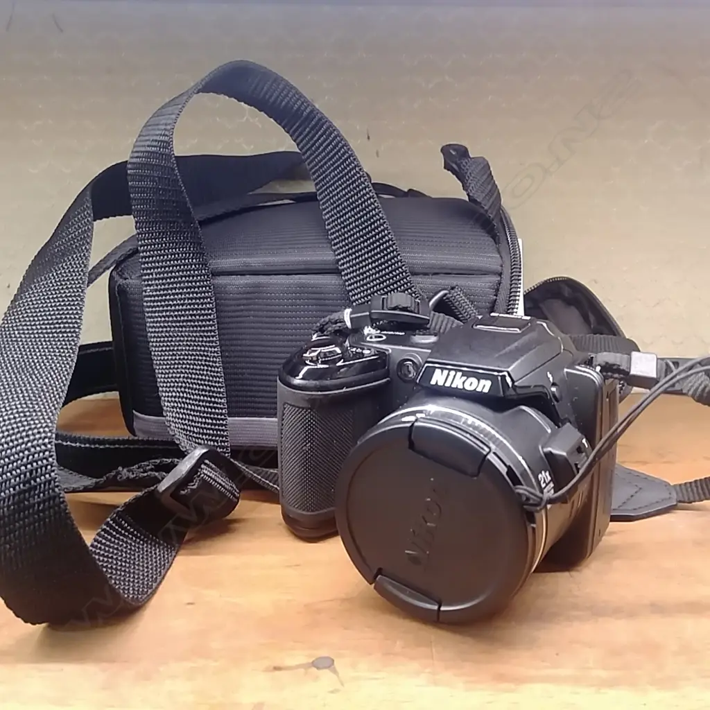 NIXON 'COOLPIX' DIGITAL CAMERA  Image 1++