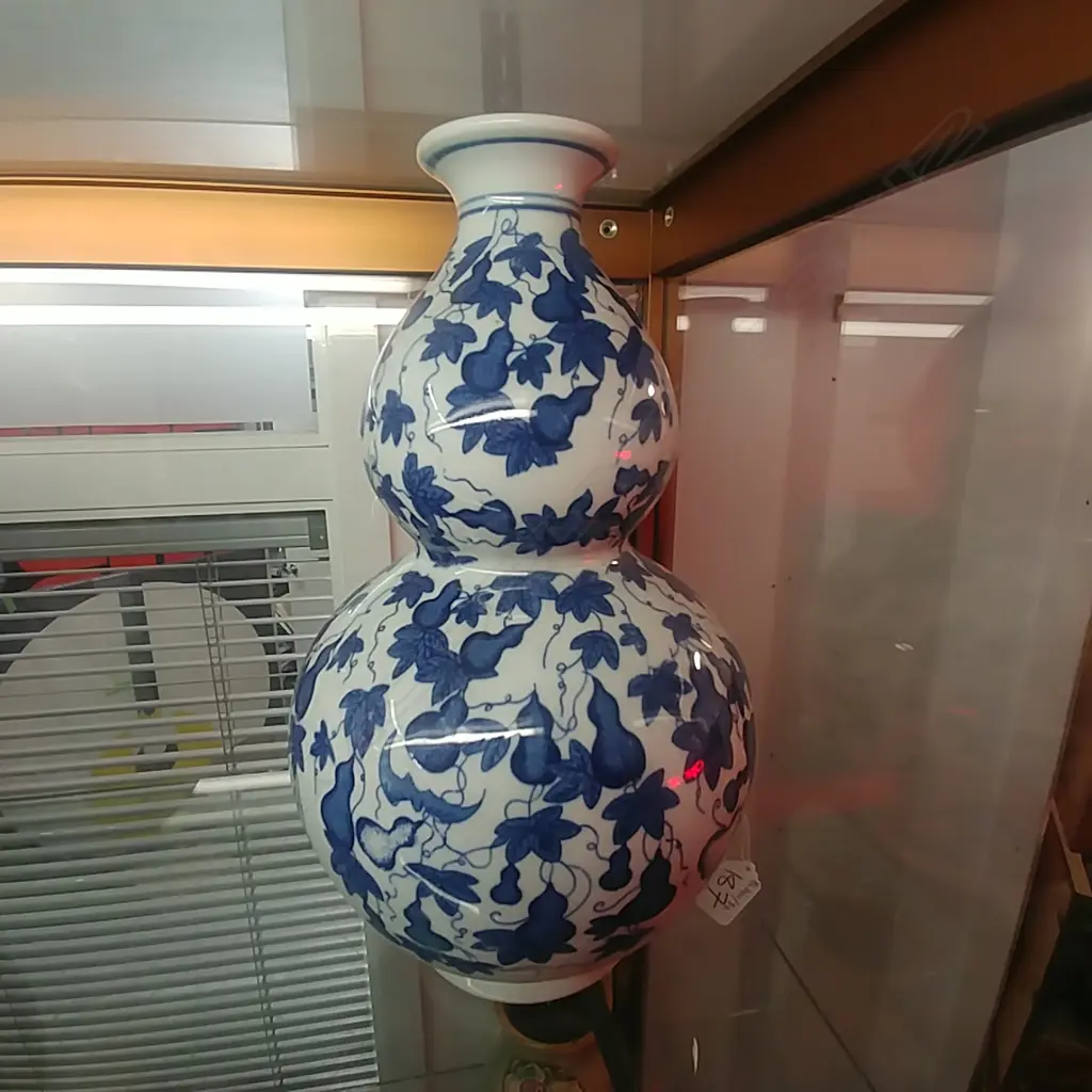 CHINESE B/W GUORD VASE Image 1++