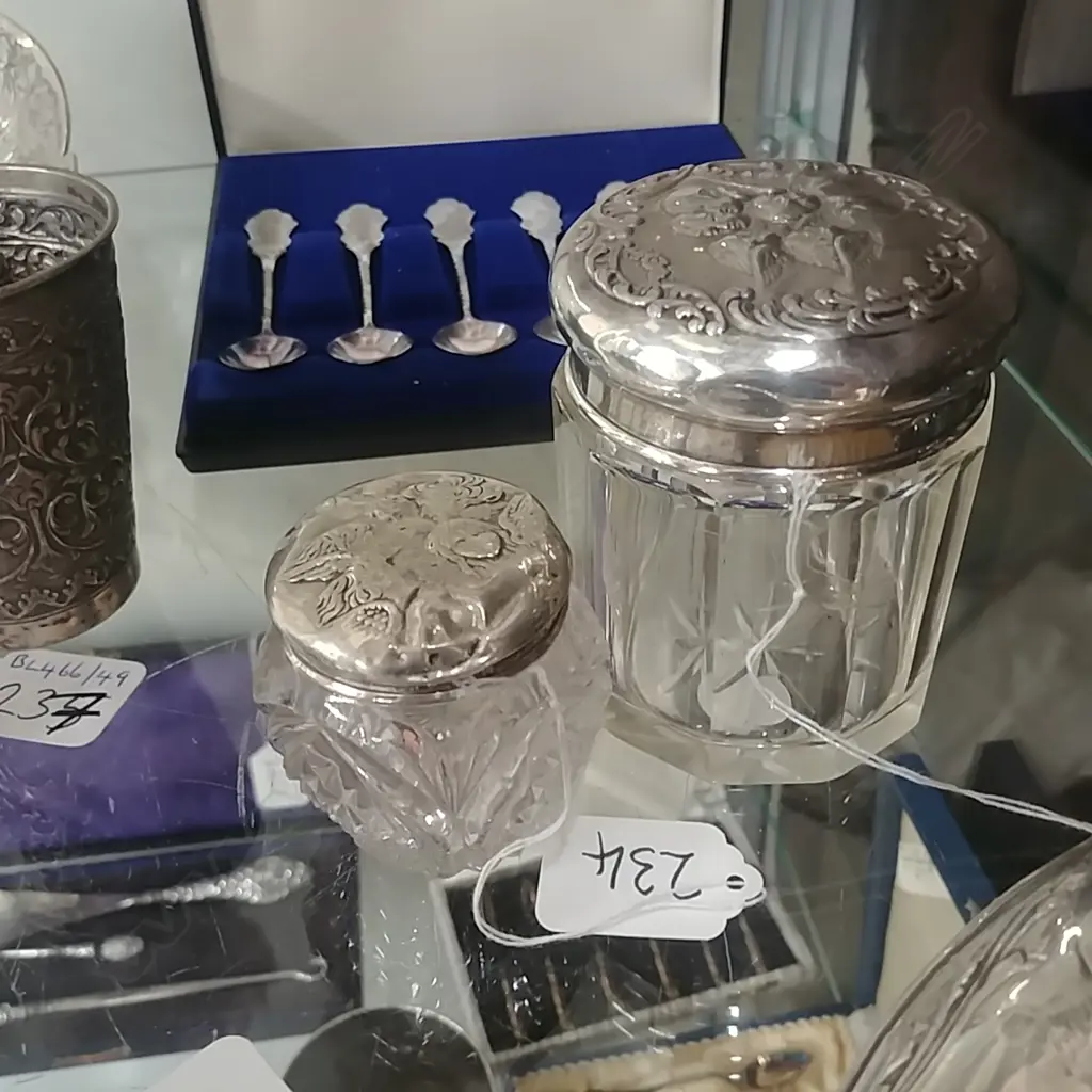 2 STG TOPPED DRESSING TABLE JARS WITH CHERUB DECORATION Image 1++