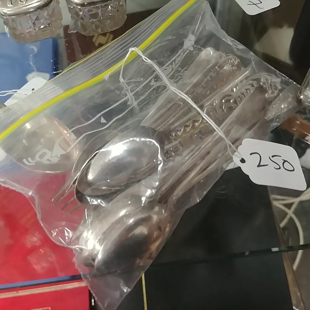 ASSORTED SILVER AND E.P TEASPOONS ETC Image 1++