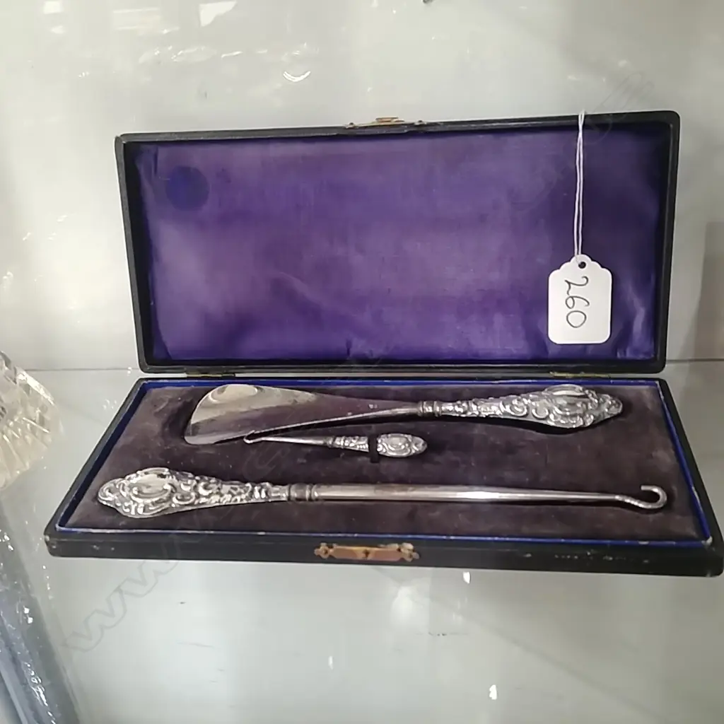 CASED STG HANDLED SHOE HORN ETC Image 1++