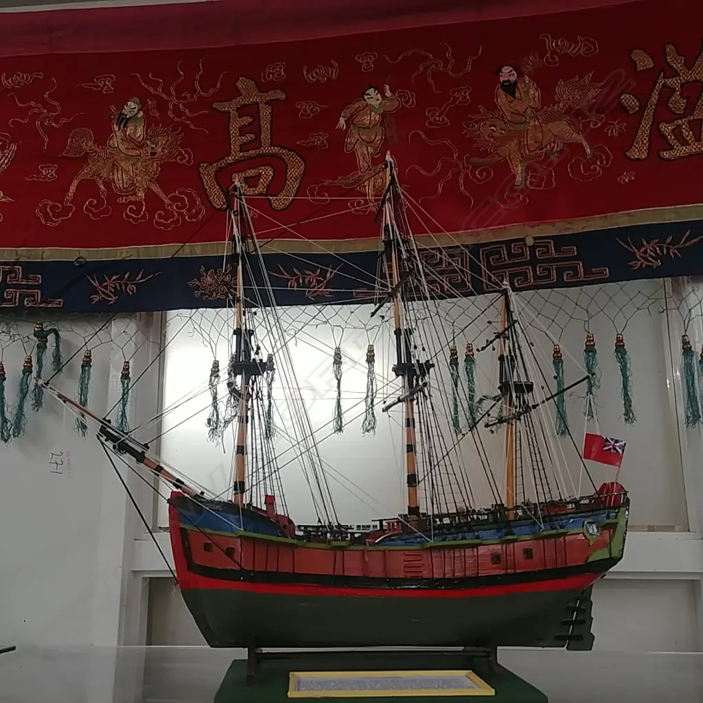 MODEL SHIP 'HMS ENDEAVOR' Image 1++