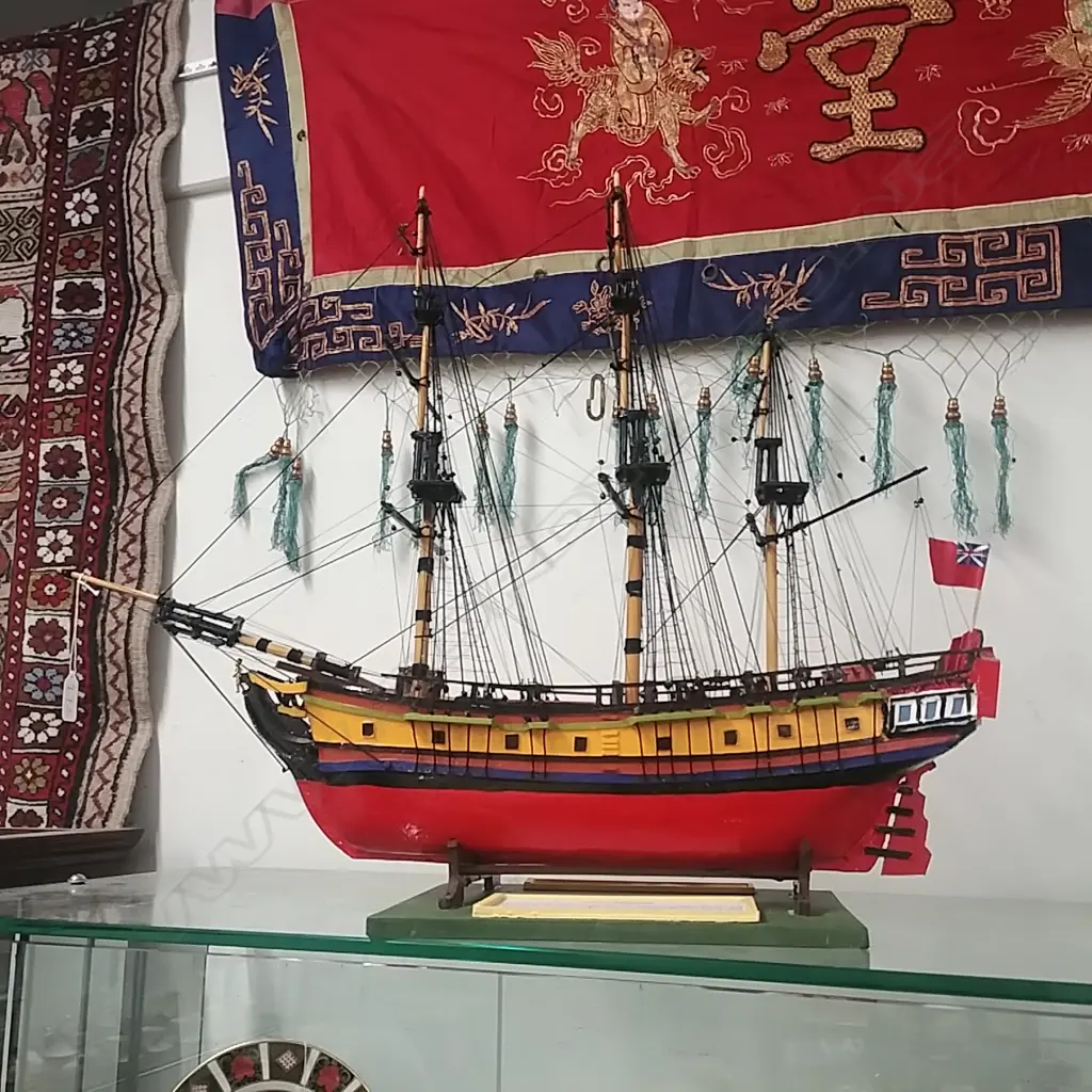 MODEL SHIP 'HMS RESOLUTION'  Image 1++