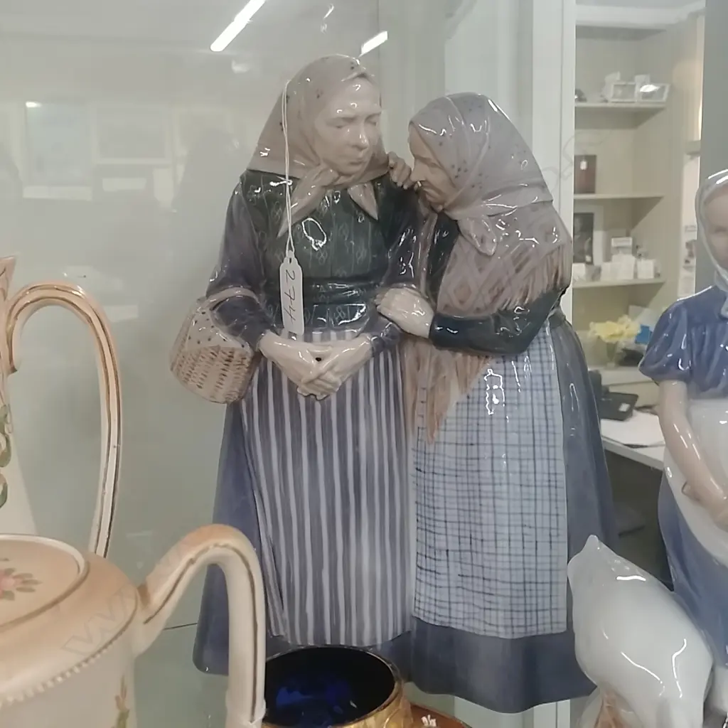 ROYAL COPENHAGEN FIGURE GROUP THE GOSSIPS Image 1++