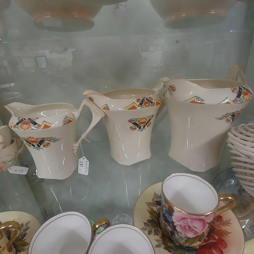 SET OF 3 GRADUATED MEAKIN JUGS  Image 1++