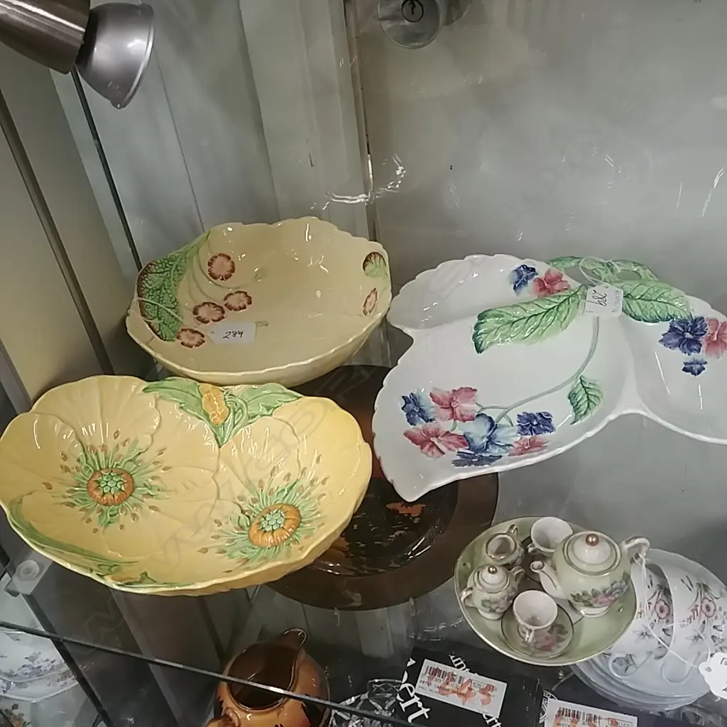 2 CARLTONWARE BOWLS + 1 DISH Image 1++