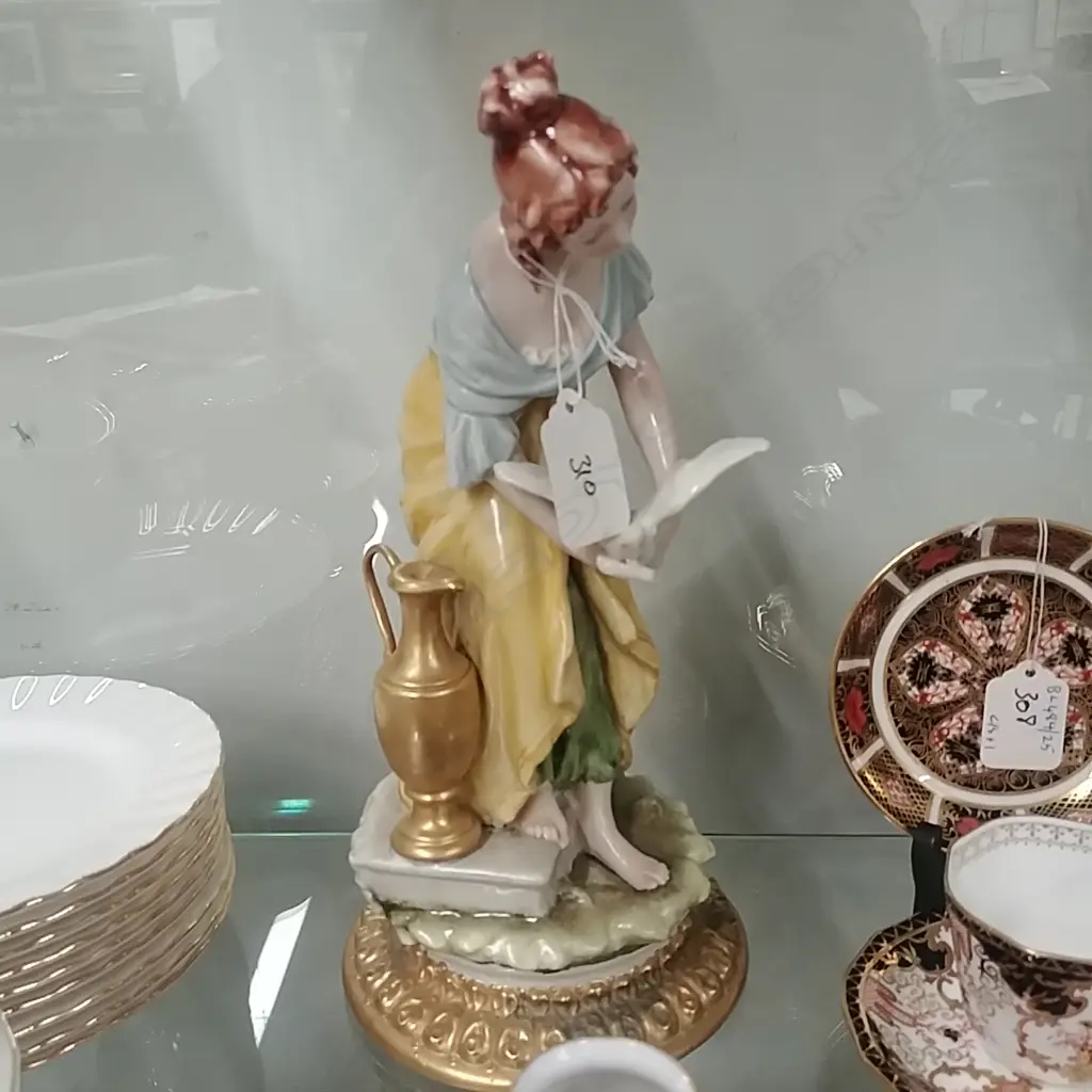 CAPIDEMONTE FIGURINE GIRL WITH DOVE Image 1++