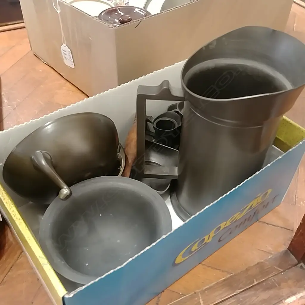BOX DUTCH PEWTER MEASURES ETC Image 1++