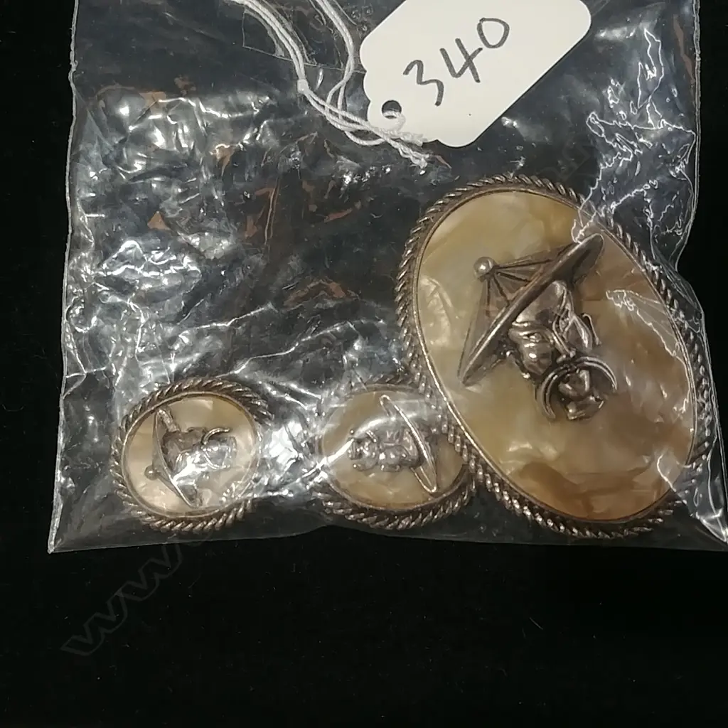 CHINESE STYLE BROOCH+EARRING SET Image 1++