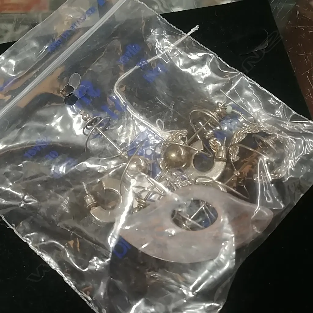 4 EARRINGS+1 BROOCH Image 1++