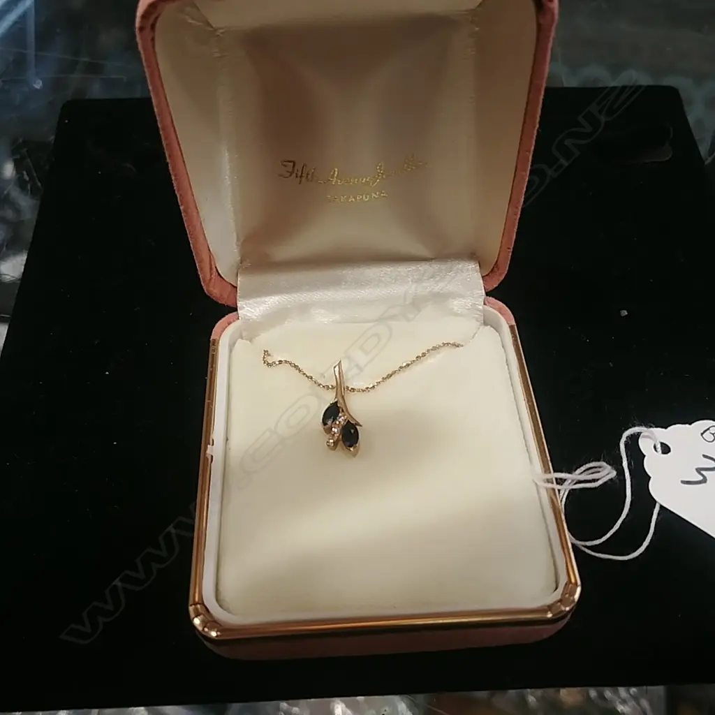 9CT GOLD CHAIN AND SAPPHIRE PENDANT Image 1++