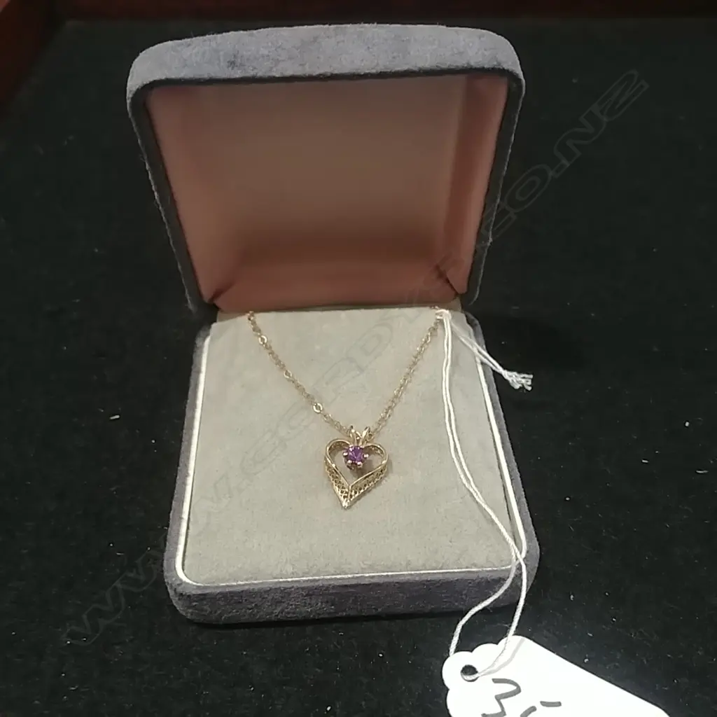 9CT GOLD CHAIN AND AMETHYST PENDANT Image 1++