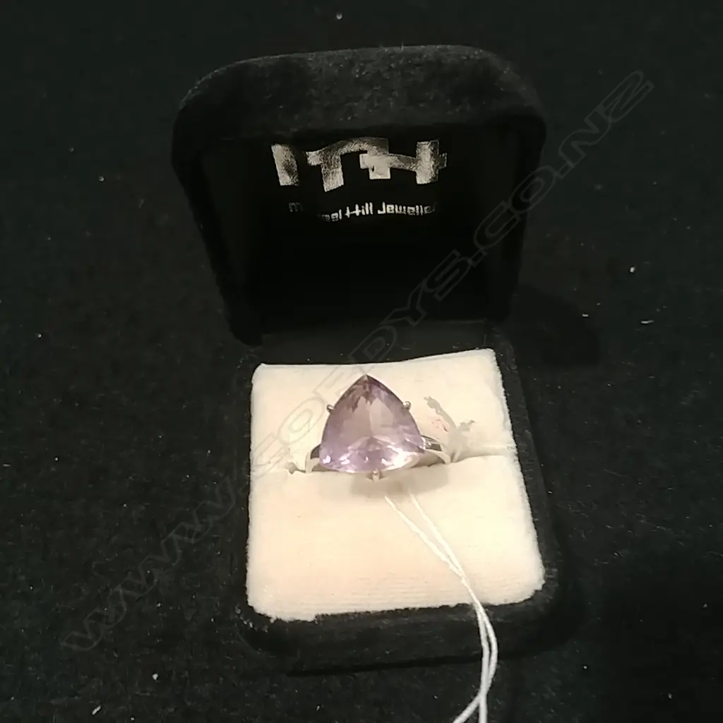 SILVER AND AMETHYST RING Image 1++