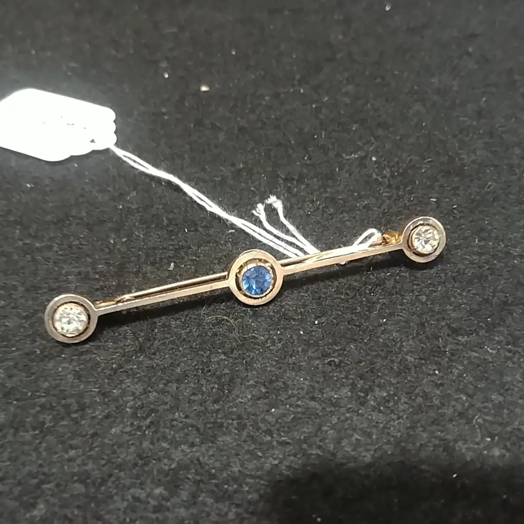 GOLD BAR BROOCH WITH PASTE STONES Image 1++