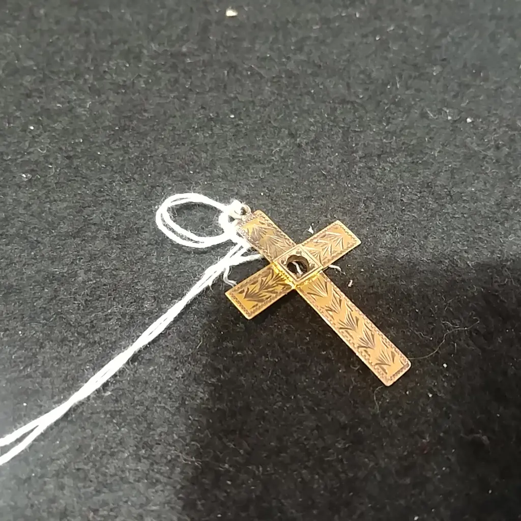 9CT GOLD CROSS 1.62 G Image 1++