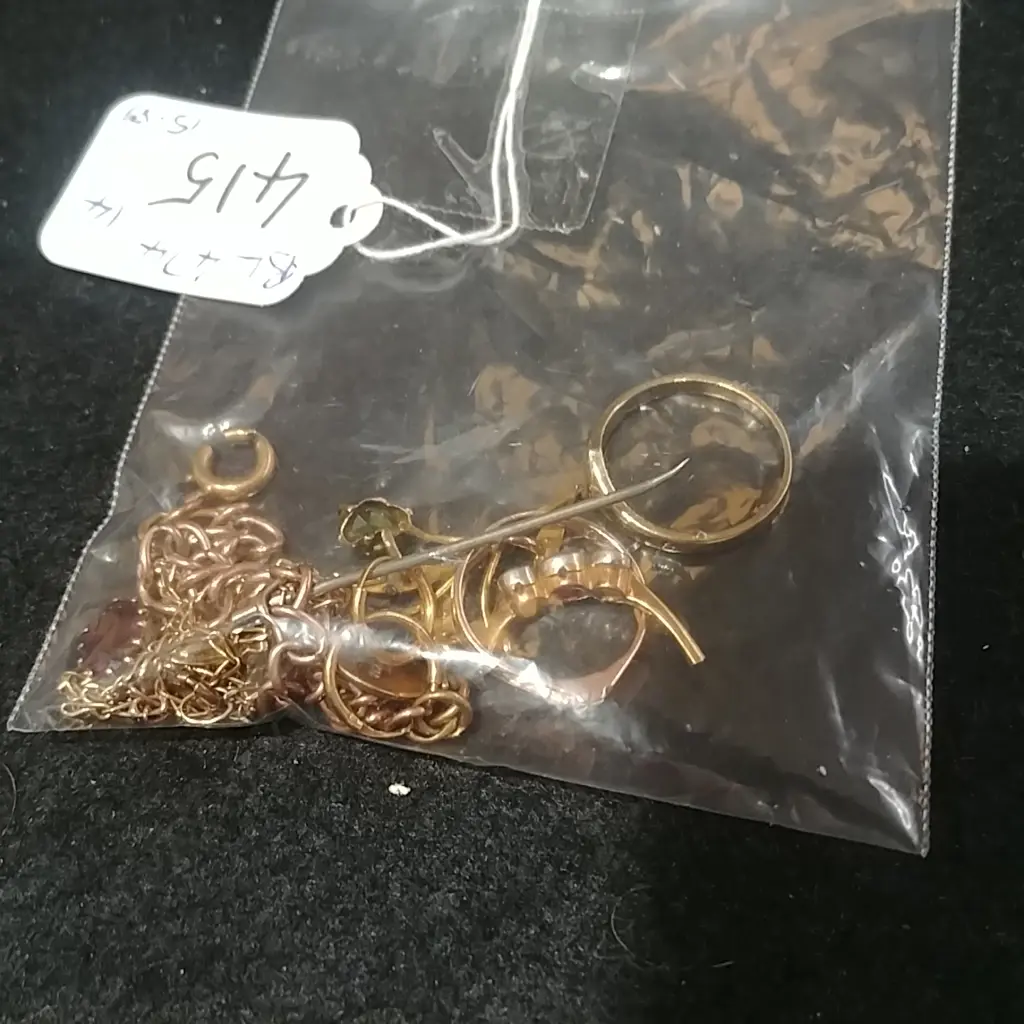 MIXED BAG OF SCRAP GOLD,15.89 GRAMS APPROX Image 1++