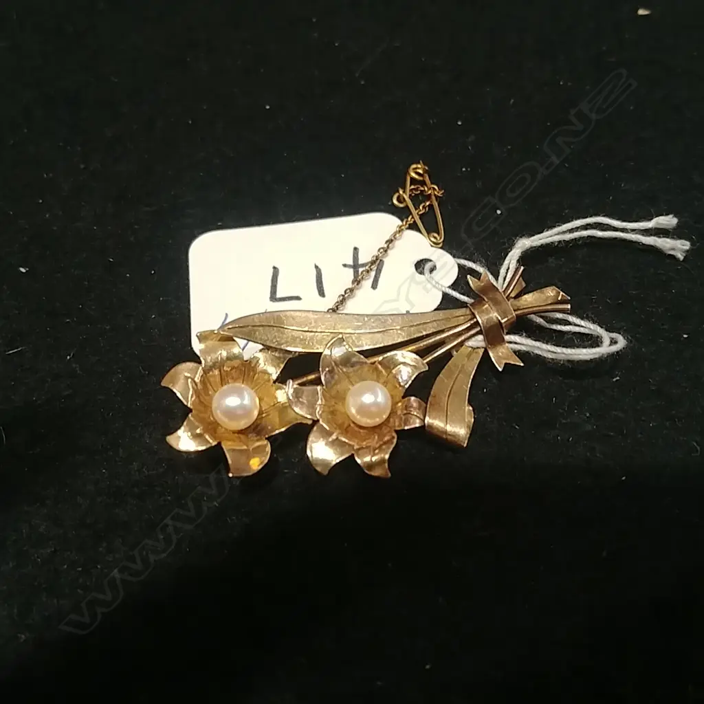 9CT PEARL FLOWER BROOCH WITH 2 PEARLS Image 1++