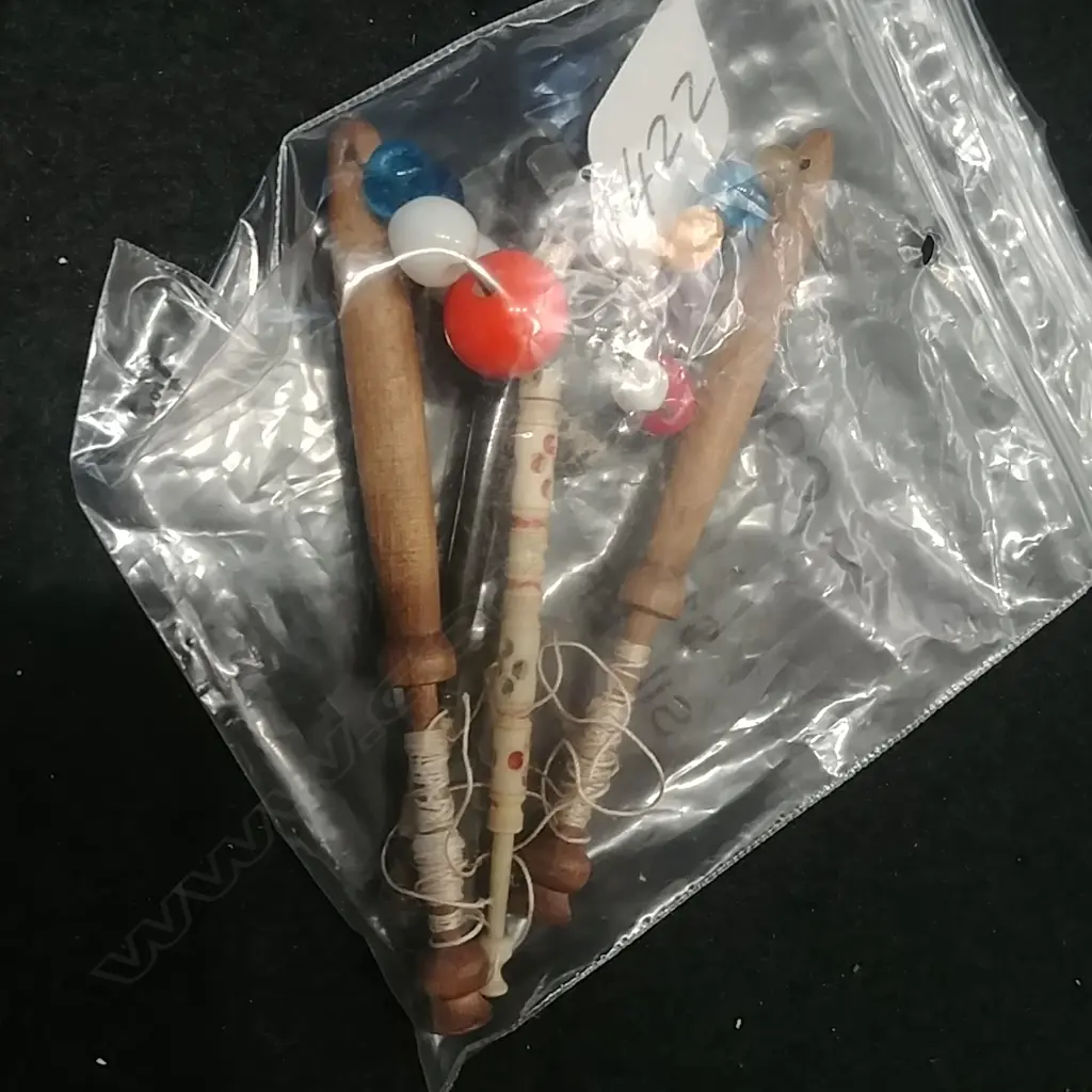 4 ANTIQUE LACE BOBBINS; 1 BONE Image 1++