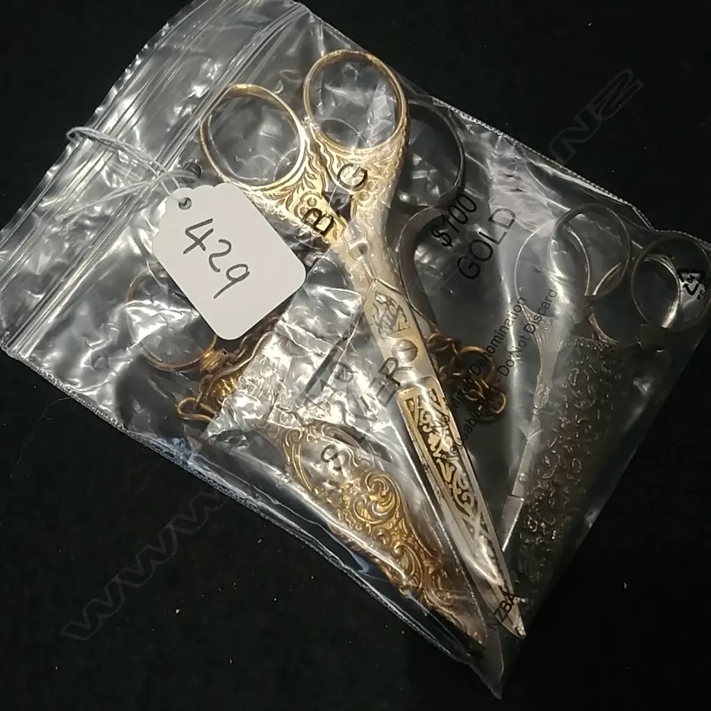 6 PRS VINTAGE SEWING SCISSORS DECORATIVE Image 1++