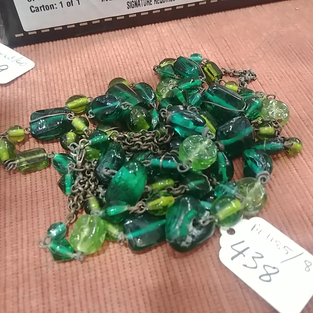 EARLY GREEN GLASS BEADED NECKLACE Image 1++