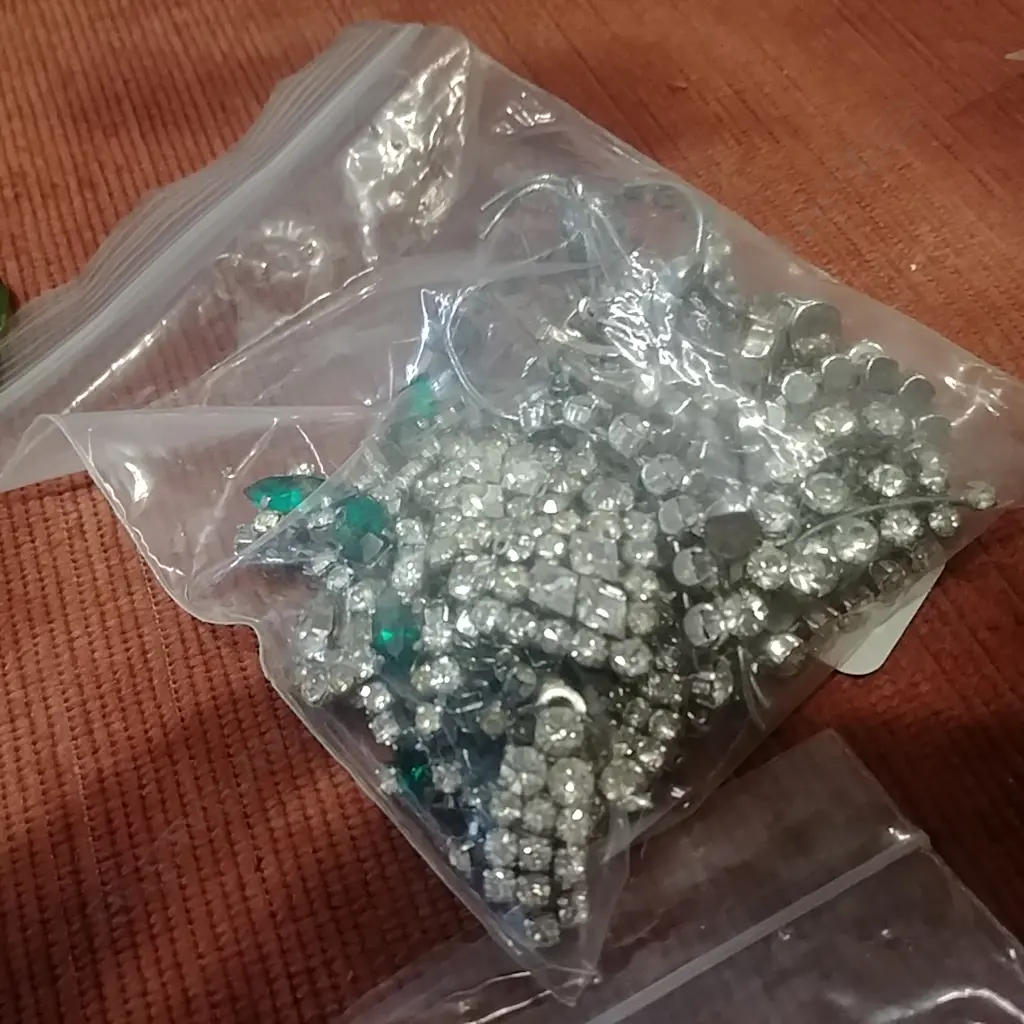 DIAMANTE NECKLACES+EARINGS Image 1++