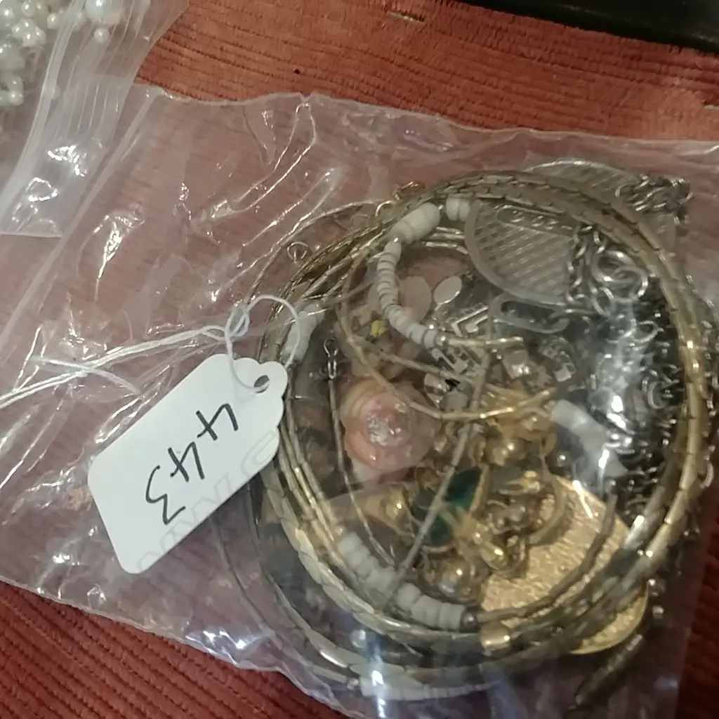 ASST COSTUME JEWELLERY Image 1++