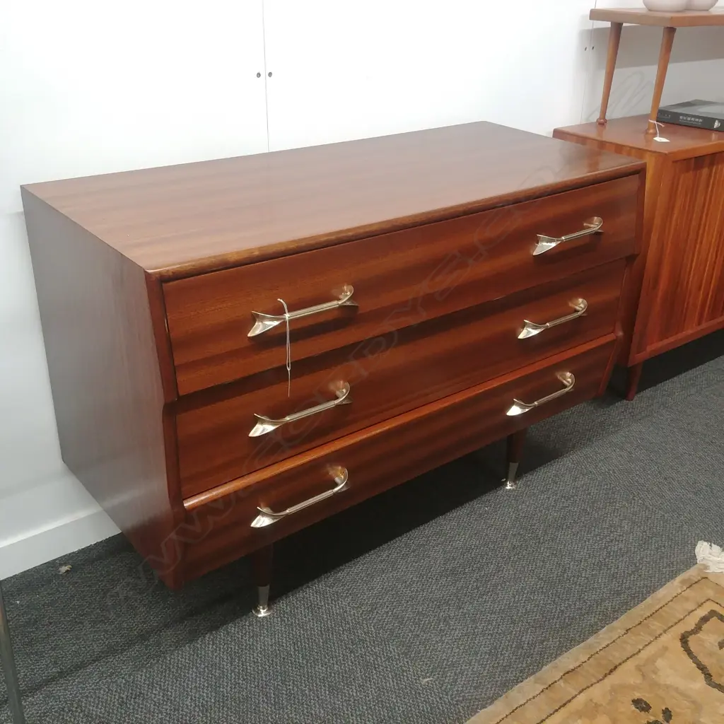 SMALL RETRO MAHOG. CHEST OF THREE DRAWERS Image 1++