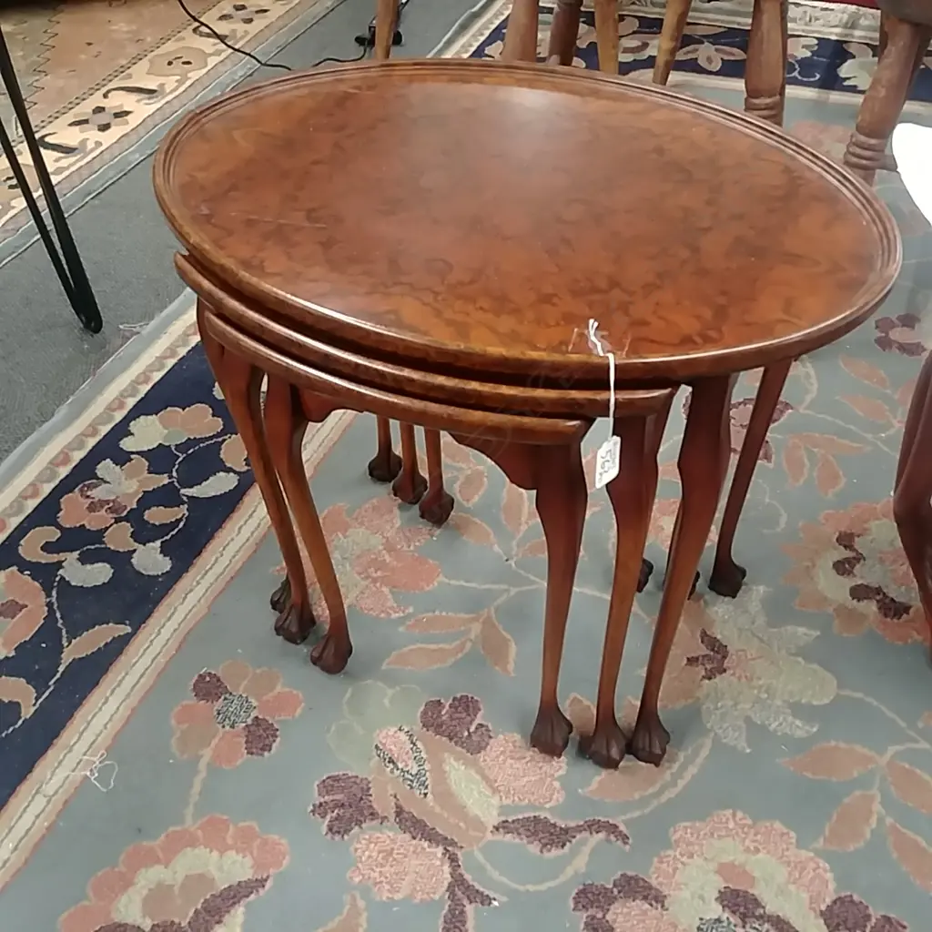 NEST OF THREE TABLES Image 1++