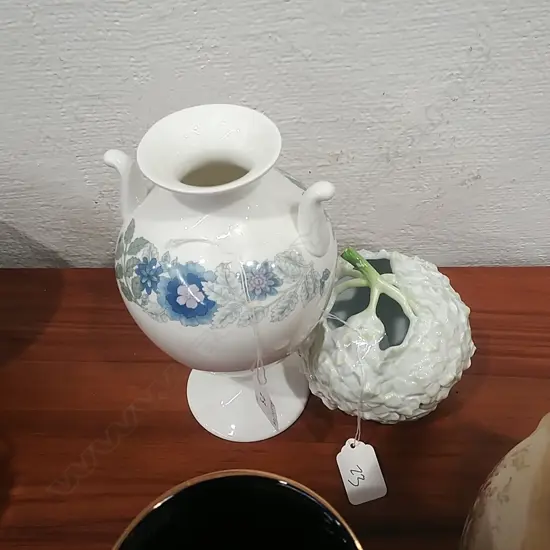 WEDGWOOD VASE & COPENHAGEN HYDRANGER