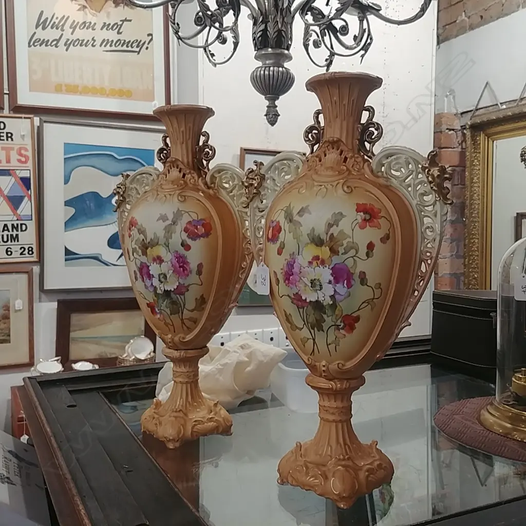 PR LATE VICTORIAN MANTLE VASES Image 1++