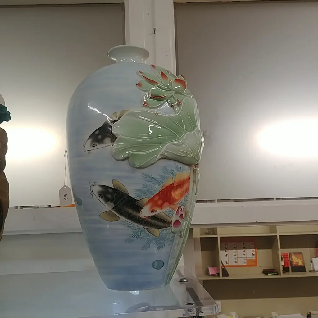 CHINESE LOTUS & DRAGONFLY VASE Image 1++