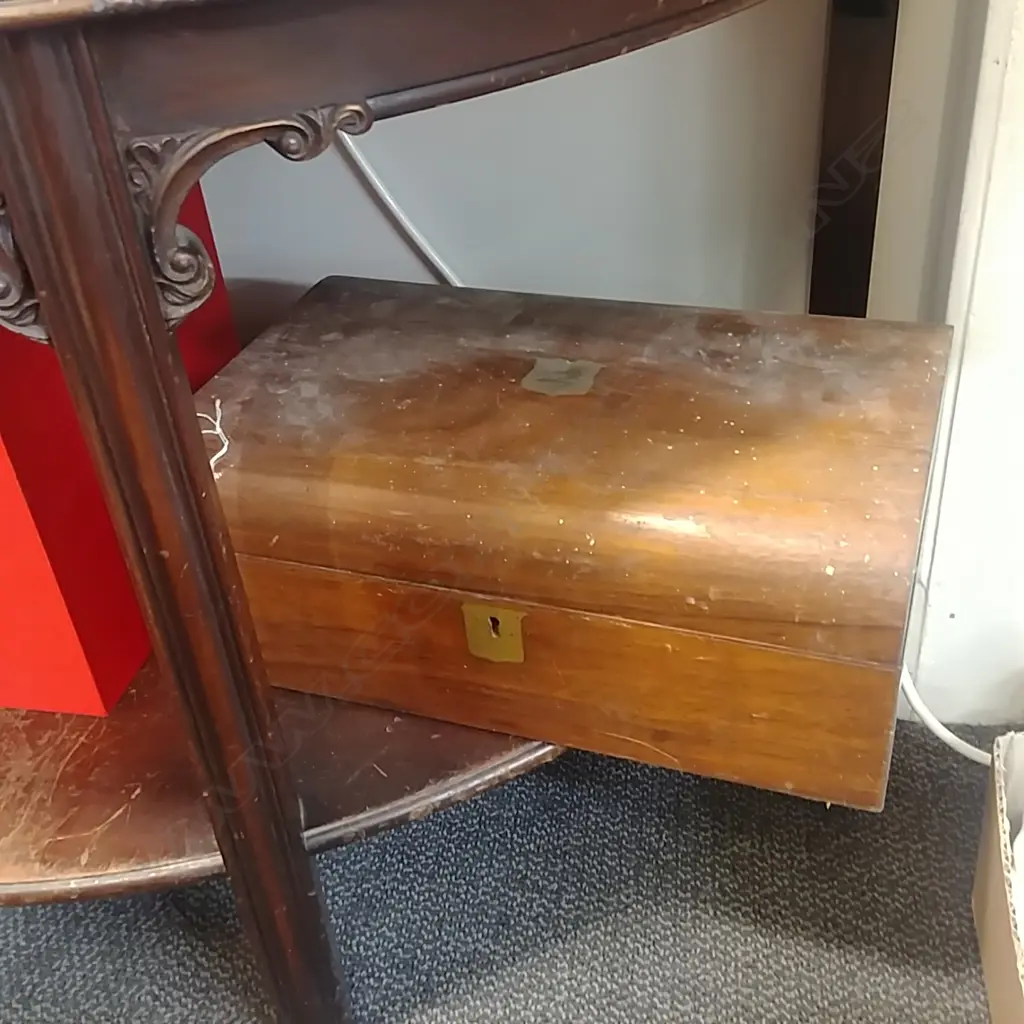 VICTORIAN WALNUT WORK BOX Image 1++