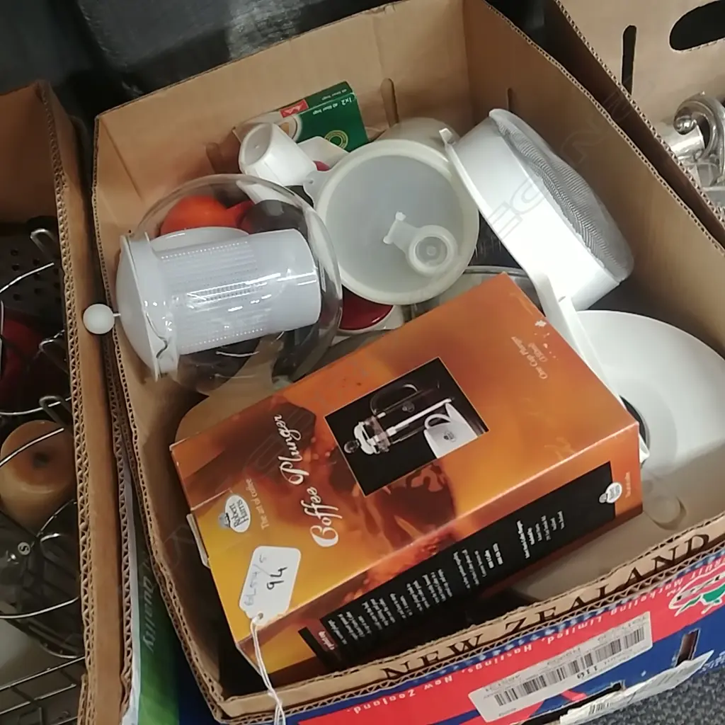 BOX OF KITCHENALIA  - ETONS, BODUM ETC. Image 1++