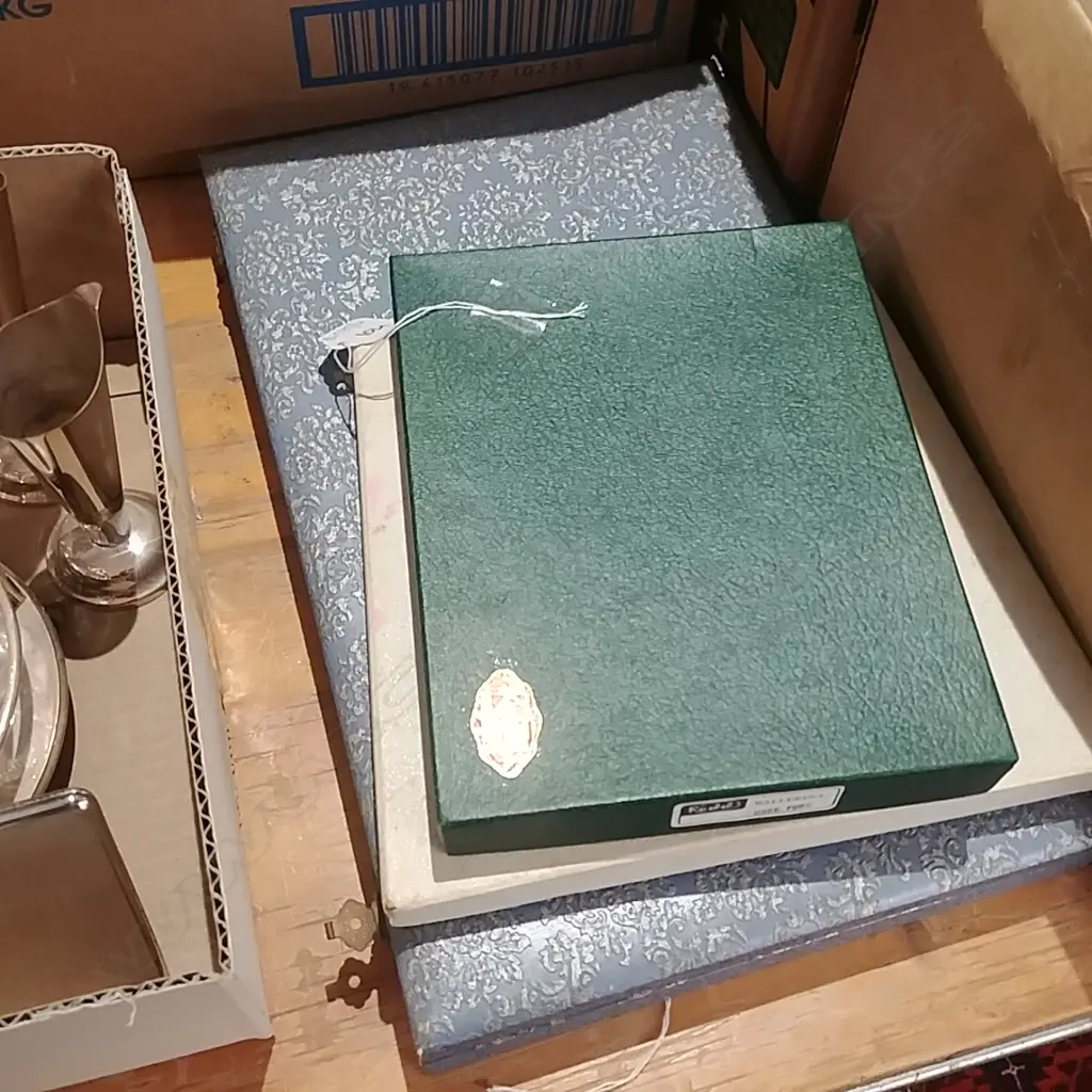 3 BOXED CUTLERY SETS  Image 1++