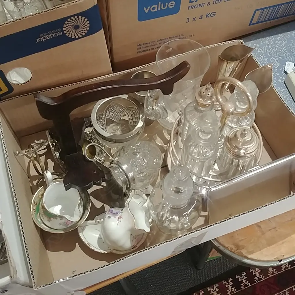 BOX OF EP/CHINA ETC. Image 1++