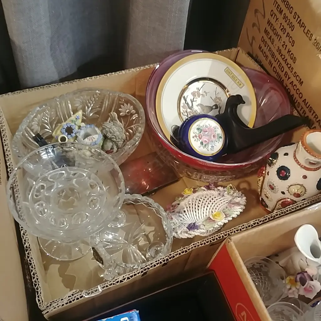 BOX LOT CHINA & GLASS Image 1++