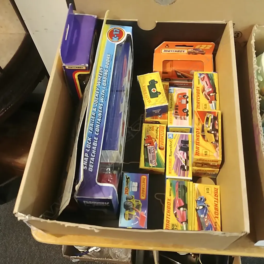 BOX OF VINTAGE MATCHBOX CARS ETC. Image 1++
