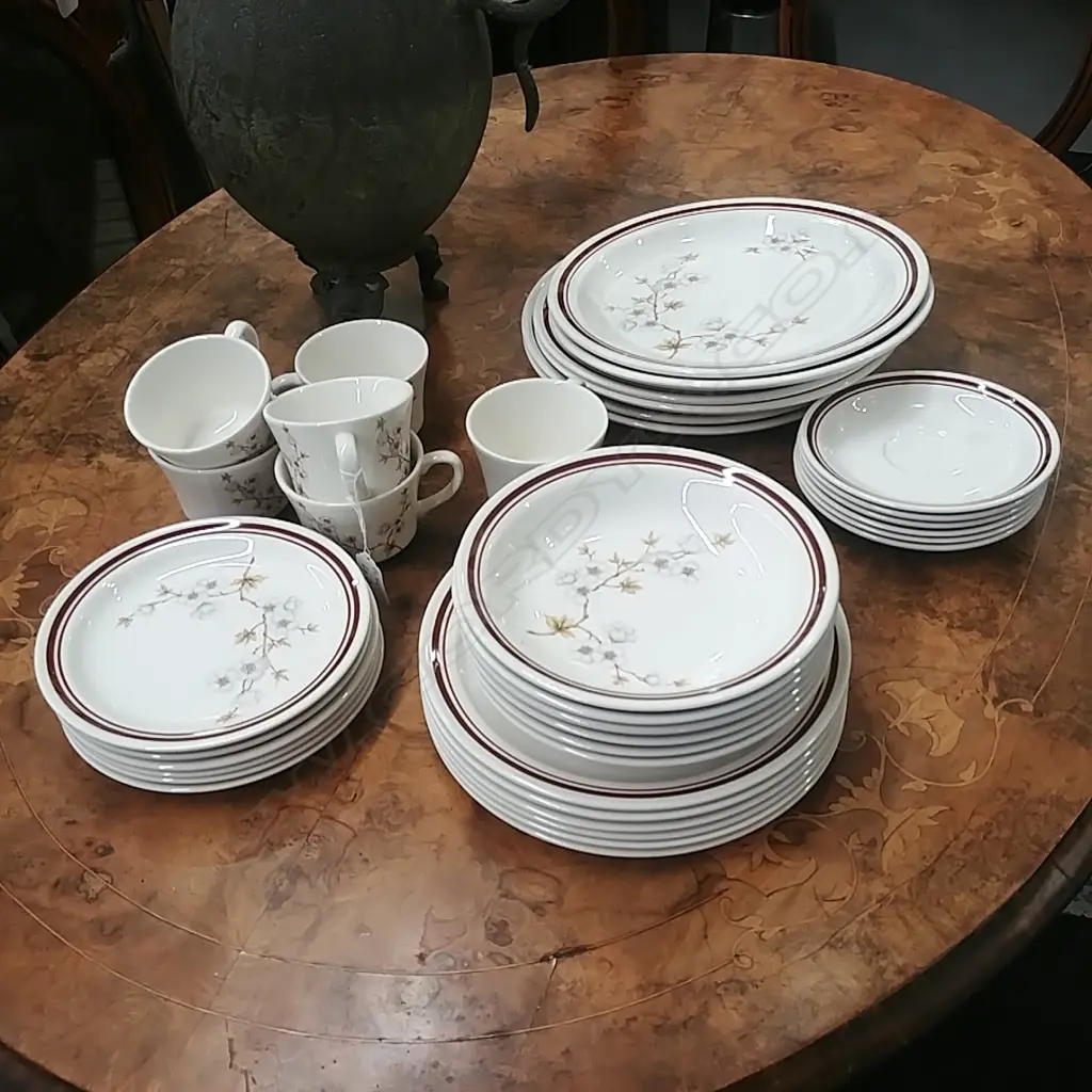 LARGE CROWN LYNN CHERRY BLOSSOM DINNER SERVICE  Image 1++