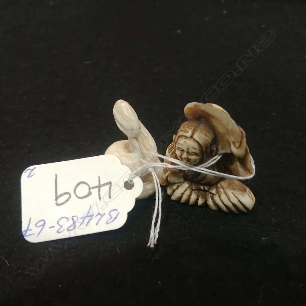 2 JAPANESE CARVED IVORY NETSUKE Image 1++