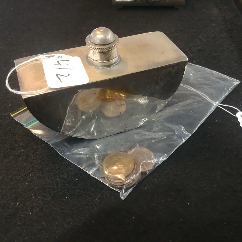 EP FLASK 16840 & BAG OF FARTHINGS Image 1++