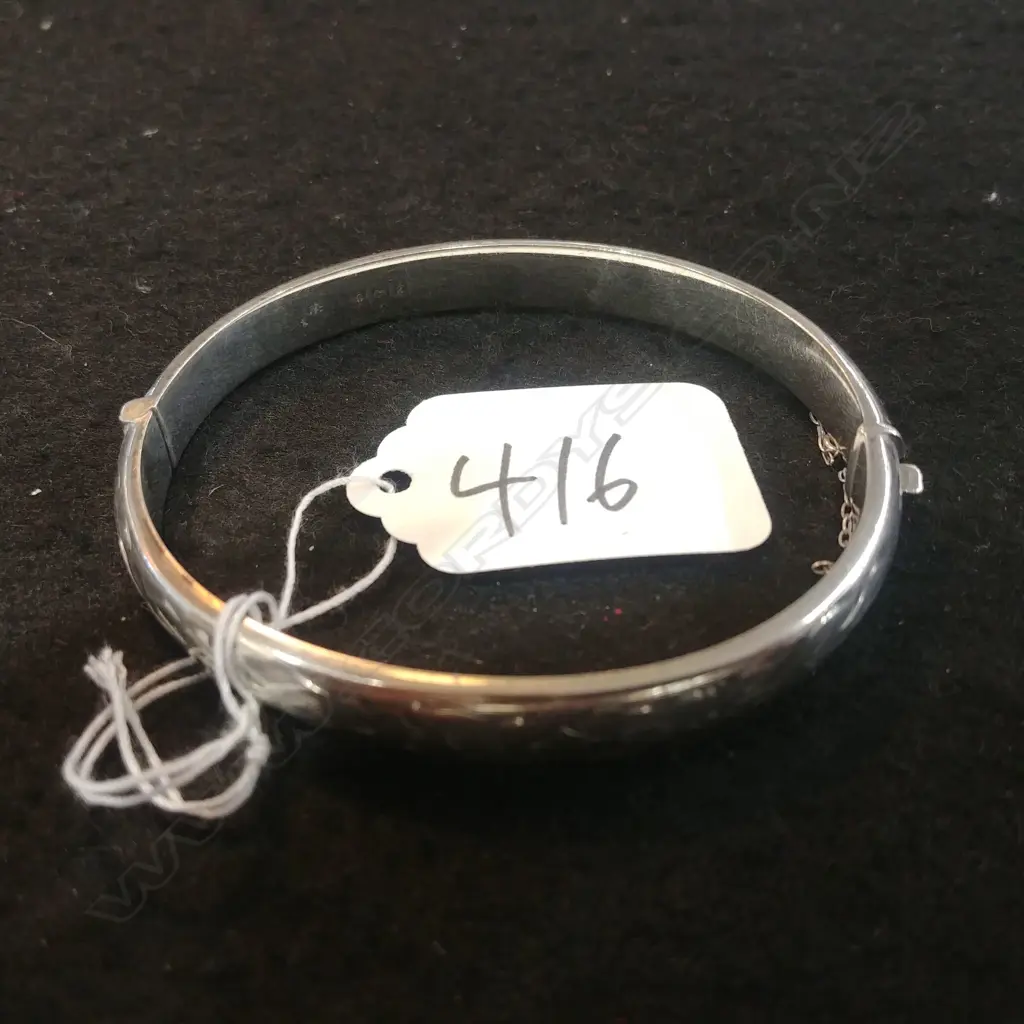 S/S HINGED BANGLE Image 1++