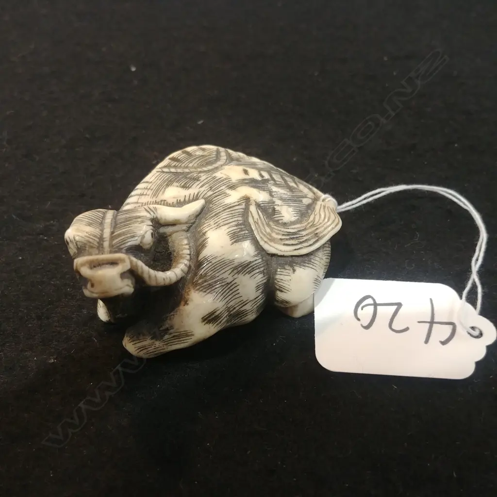 JAPANESE CARVED BONE NETSUKE BUFFALO Image 1++