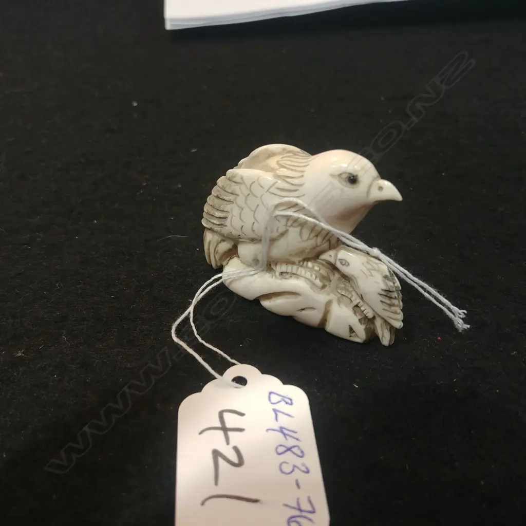 JAPANESE CARVED BONE NETSUKE EAGLE & CHICK Image 1++