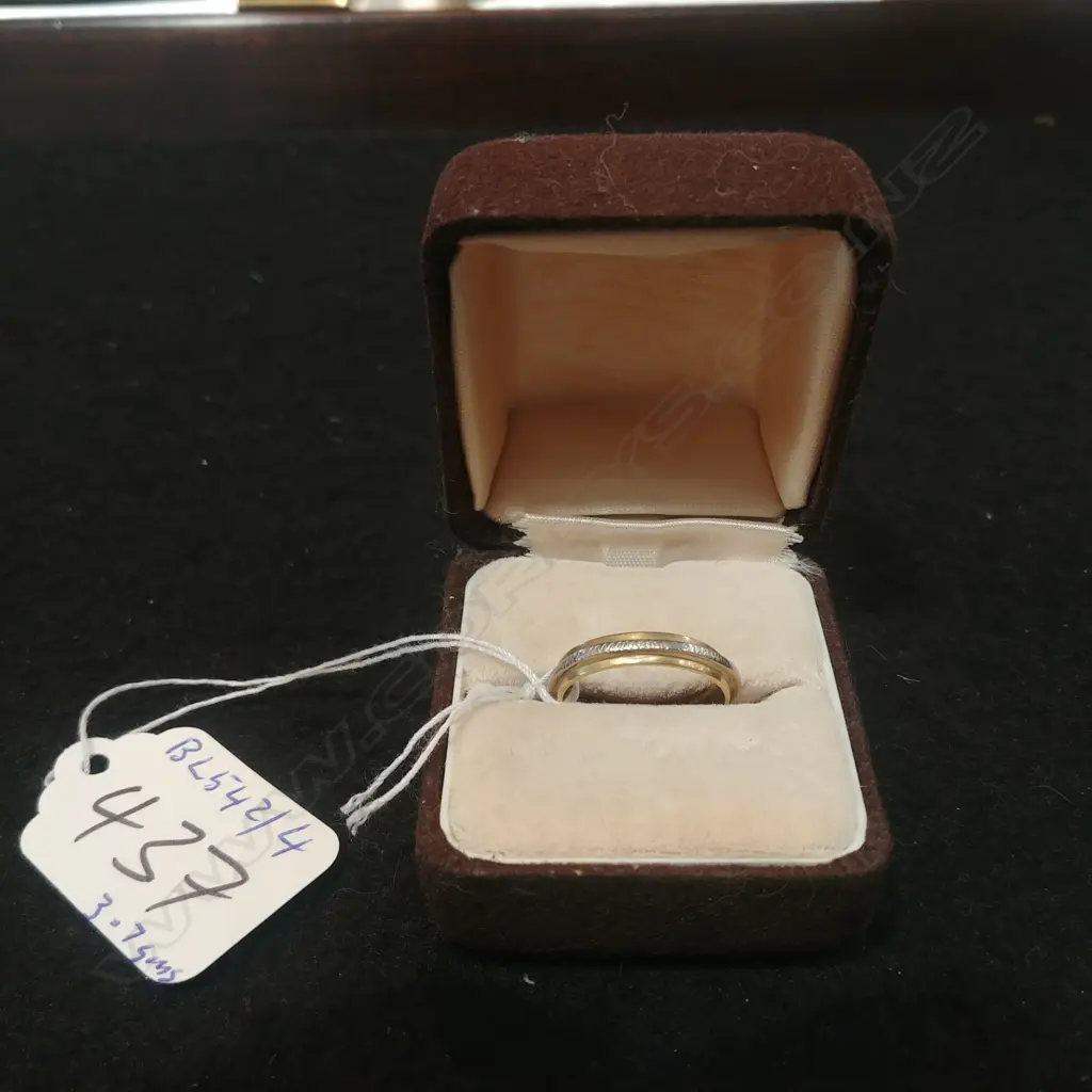 9CT GOLD WEDDER 3.7GMS Image 1++