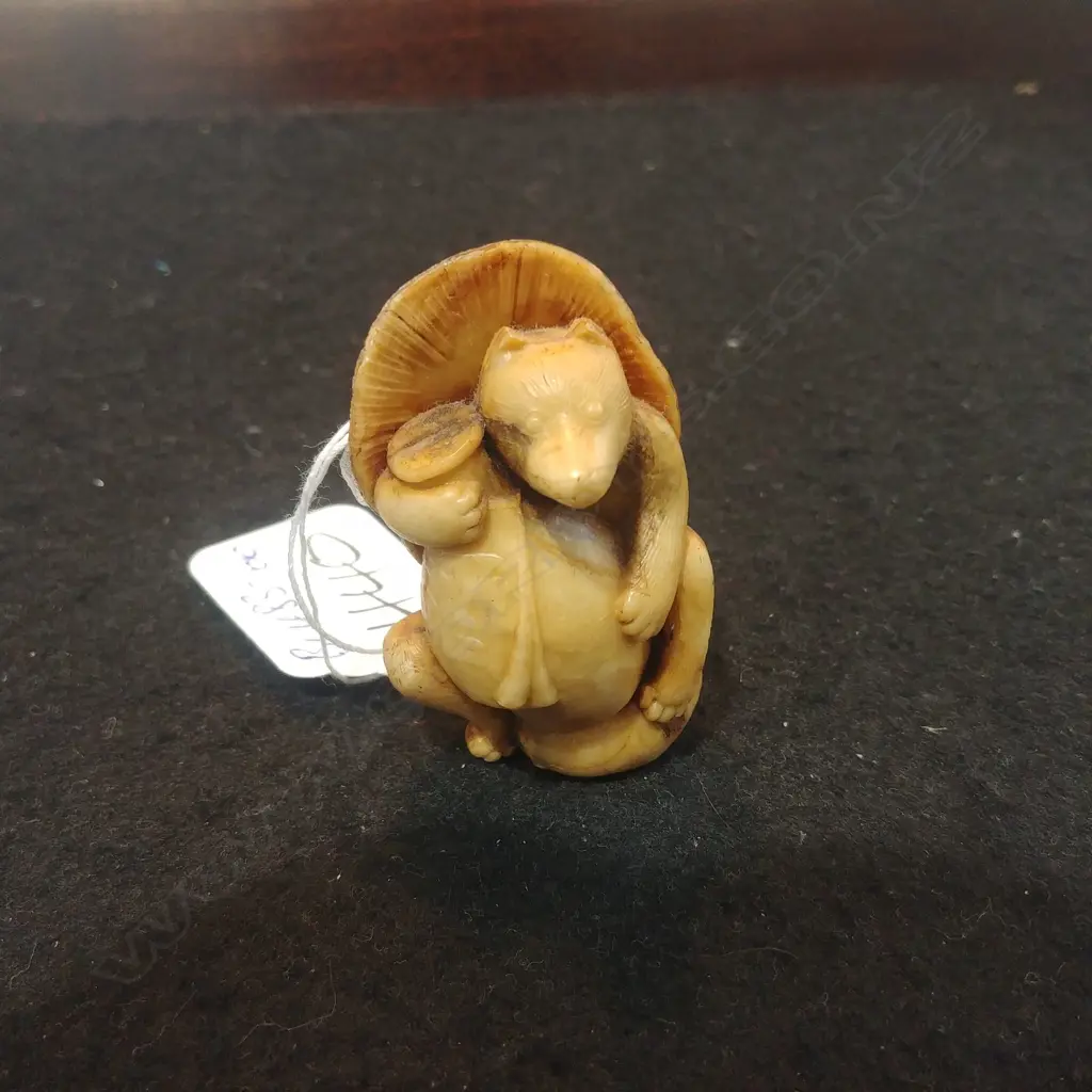 RESIN NETSUKE BEAR WITH LGE JAR Image 1++