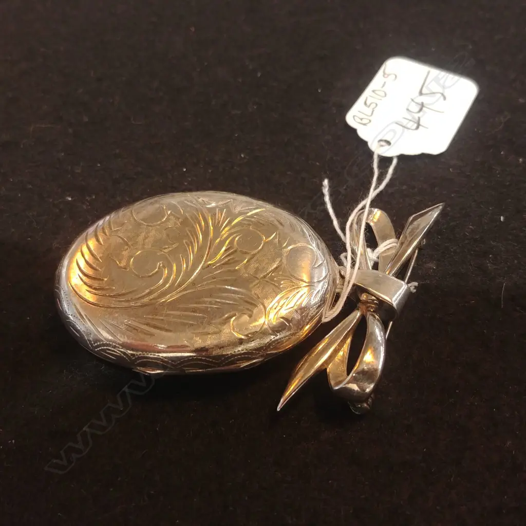 SILVER LOCKET ON BOW BROOCH Image 1++