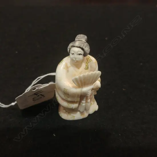 JAPANESE CARVED BONE NETSUKE GEISHA