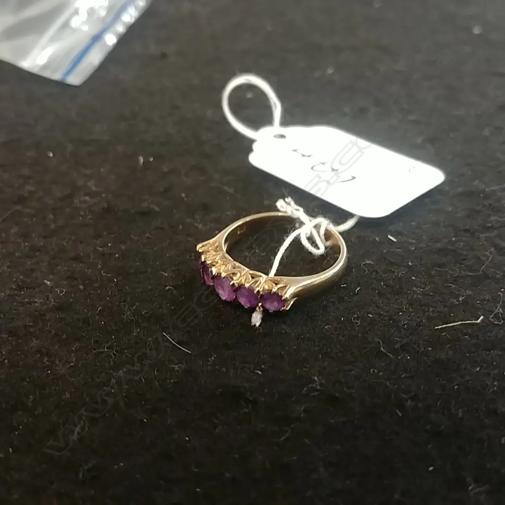 9CT GOLD AND AMETHYST RING 3.4gm Image 1++