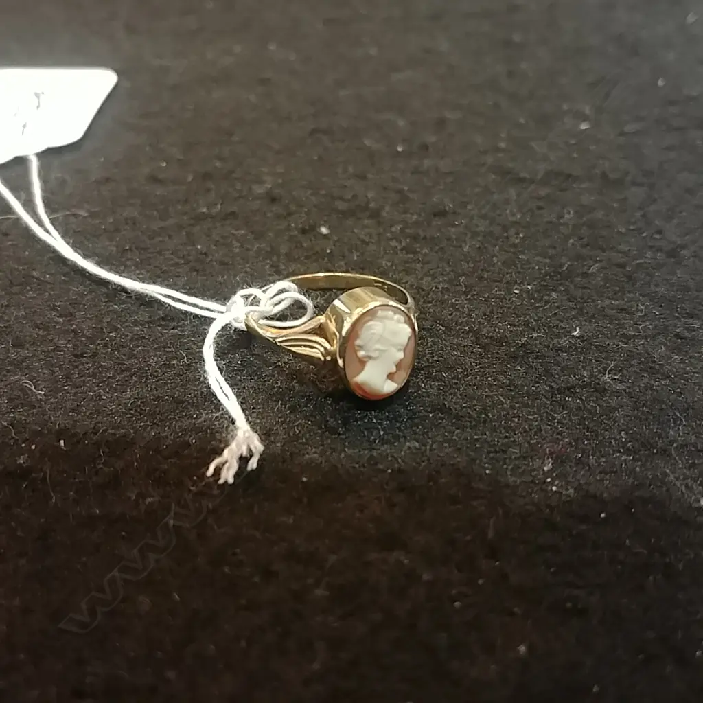 9CT GOLD CAMEO RING 2.13gm Image 1++